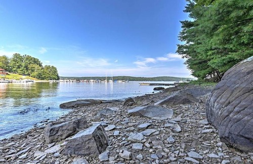 Greentown House | Peaceful Home with Deck Near Lake Wallenpaupack!