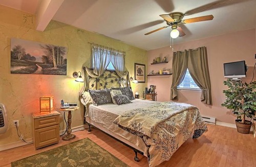 Greentown House | Peaceful Home with Deck Near Lake Wallenpaupack!
