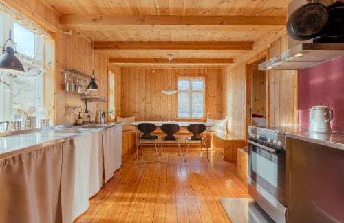 Elduvik House | Peaceful Home with Ocean Views in Elduvík