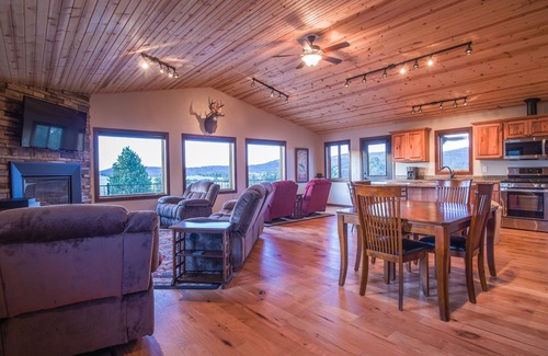 Devils Tower House | Peaceful home with breath-taking views of Devils Tower & room to roam