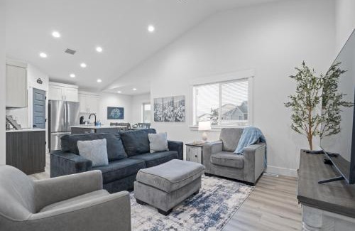 Idaho Falls House | Peaceful Idaho Falls Stay Fire Table Sleeps 8