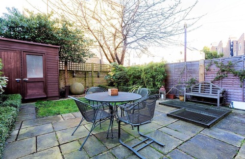 Wimbledon Apartment | Peaceful in Wimbledon, by Veeve