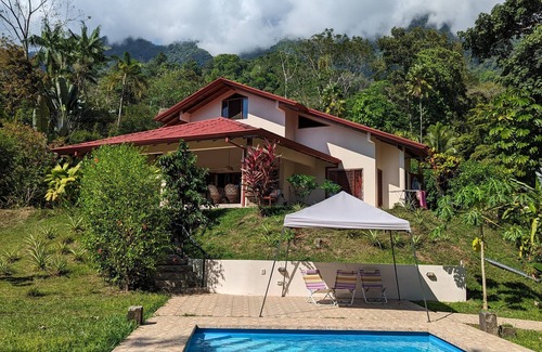 Ballena House | Peaceful jungle retreat close to beaches, activities and restaurants
