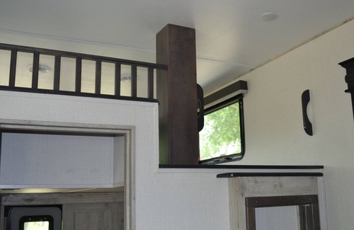 Mathis House | Peaceful lake front Glamping Camper across from State Park