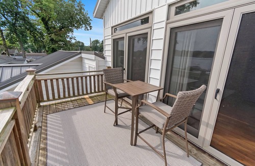 Bristol House | Peaceful Lakehouse Crystal Clear Water Views Family Fun