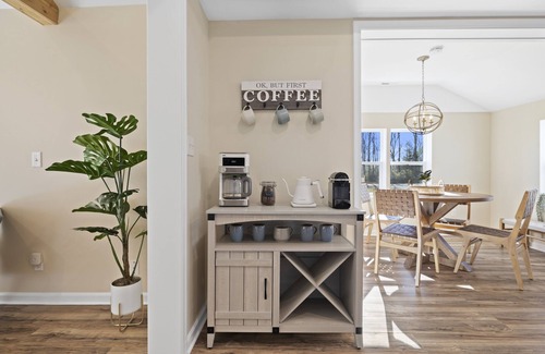 Como House | Peaceful Lakeside Retreat. Dog Friendly!