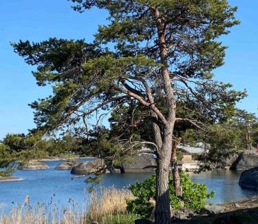 Oskarshamn House | Peaceful little cabin by the sea