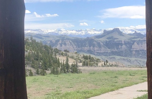 Cody House | Peaceful Logan Mountain Cabin close to Yellowstone