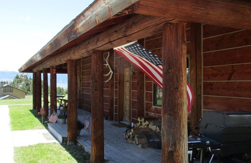 Cody House | Peaceful Logan Mountain Cabin close to Yellowstone