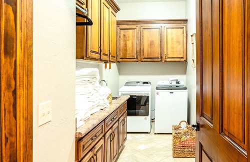 Pottawatomie County House | Peaceful Luxurious Ranch Family Reunion