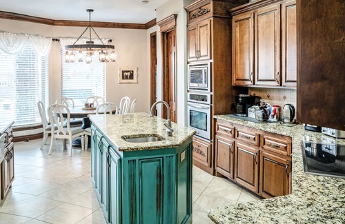 Pottawatomie County House | Peaceful Luxurious Ranch Family Reunion