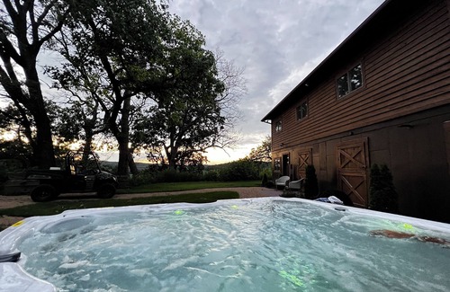 Elizabeth Cabin | Peaceful luxury honeymoon suite, ten mile view! Large hottub, on working ranch
