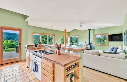 Nederland Cabin | Peaceful Mtn Retreat~fire pit~Ev charger~cornhole~foosball~wood stove free wood