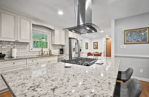 Dunwoody House | Peaceful Neighborhood Retreat Near Downtown Atlanta: Pet-friendly with Screened Porch & Grill