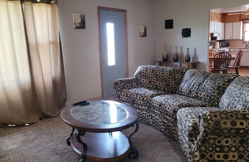 Plankinton House | Peaceful Nostalgic Farmhouse