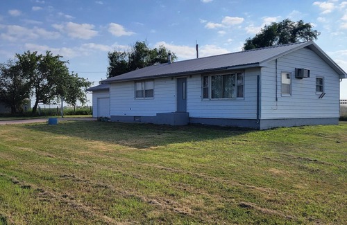 Plankinton House | Peaceful Nostalgic Farmhouse