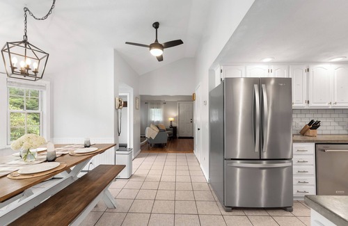 East Greenwich House | Peaceful Oasis minutes to T.F. Green International Airport, Main Street & more