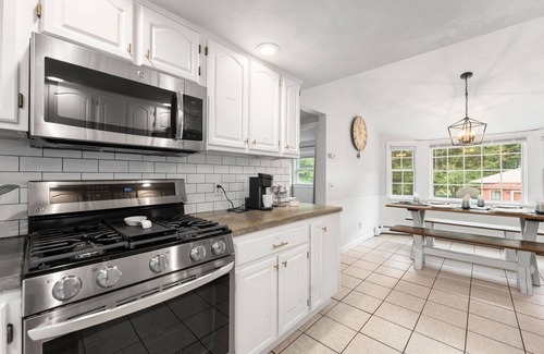 East Greenwich House | Peaceful Oasis minutes to T.F. Green International Airport, Main Street & more