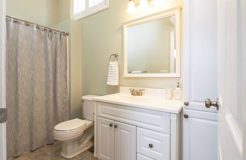 Snug Harbor House | Peaceful Oasis off Potters Pond