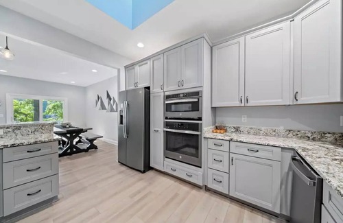 Livingston House | Peaceful & Private Lakefront Homenn