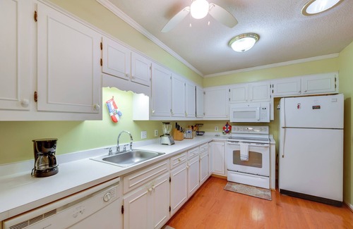 Olivia House | Peaceful Retreat! Carolina Trace Home w/ Porch