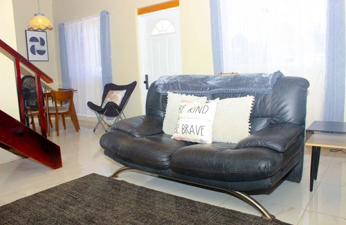 Discovery Bay House | Peaceful Retreat