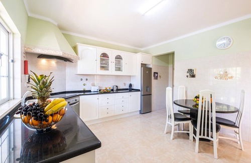Mato Serrao Villa | Peaceful retreat w/heatable pool & garden