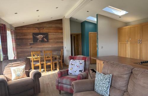Lanark House | Peaceful rural retreat in Lanarkshire countryside, onsite craft distillery, central for exploring Scotland