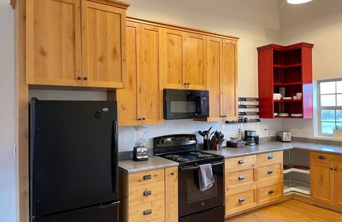 Ashland House | Peaceful, spacious home on 8 acres. Pet-friendly, close to town, and a creek!