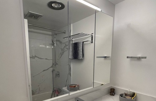 West Point Grey Apartment | Peaceful Unit 10 Min from the beach!