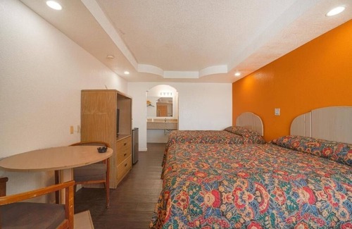 North Beach Hotel | Peaceful Unit Near Texas Aquarium – Pets Allowed & Free Parking