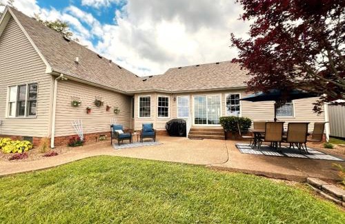 Rumsey House | Peaceful View Close to Owensboro Modern Farmhouse