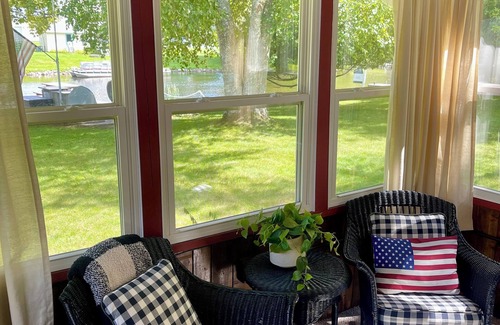 Central Lake Cabin | Peaceful Waterfront Cabin