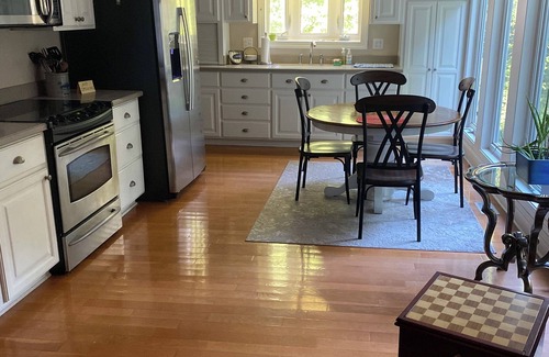 Athens Cottage | Peaceful wooded retreat north of Athens