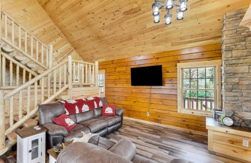 Sundance House | Peaceful Wyoming Cabin with Spacious Deck and Wet Bar!