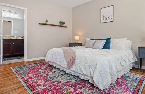 Canyon Lake Cottage | Peacock Cottage at Canyon Lake