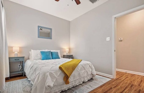 Canyon Lake Cottage | Peacock Cottage at Canyon Lake