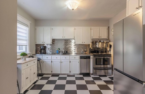 Port Colborne House | Peacock Crossing - Short Walk to Lake Erie!