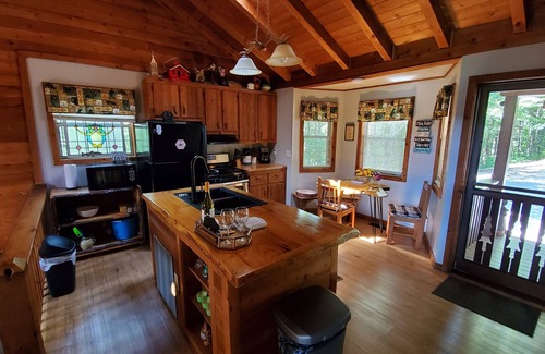 Blue Ridge Cabin | Peak color dates available Oct 21-23, 28-30, Nov 5-7