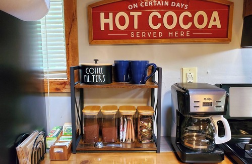 Blue Ridge Cabin | Peak color dates available Oct 21-23, 28-30, Nov 5-7