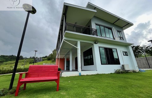 Khaem Son House | Peak’s House