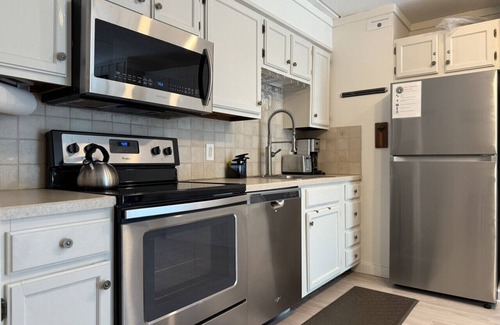 Central Vermont- Killington Apartment | PeaksPlayground - AC, Pool, Fireplace, Ski Home