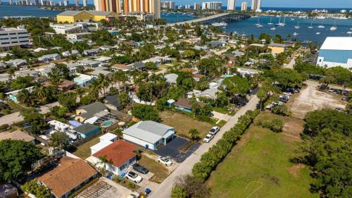 Riviera Beach Villa | Peanut Island Paradise I 4 Mins to Island Shuttle!