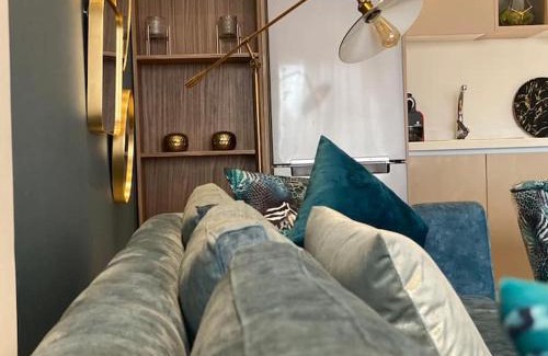 Anfa Apartment | Pearl 13 - Brand New, Luxury & Elegant w/balcony
