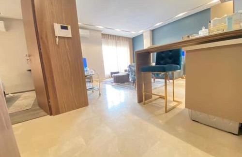 Anfa Apartment | Pearl 13 - Brand New, Luxury & Elegant w/balcony