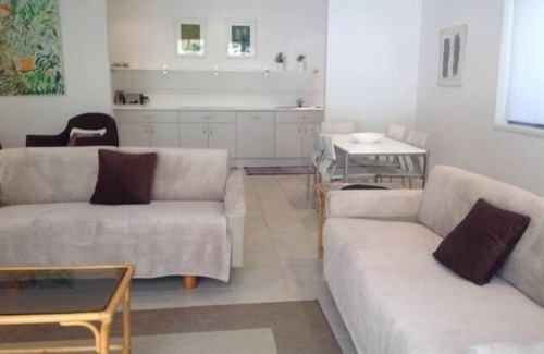 Pearl Beach House | Pearl Beach an easy short level walk - super clean, spacious and comfortable