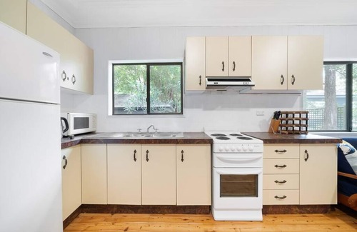 Pearl Beach House | Pearl Beach Semi - 2 min to sand & sea – Lilly