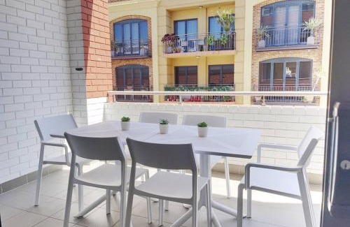 Fremantle Apartment | Pearl On Pakenham- Modern & Central W King Beds