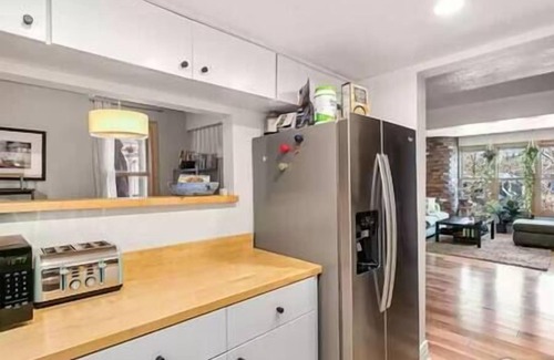 Downtown House | Pearl St Townhouse 3 bed/3 bath