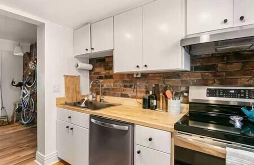 Downtown House | Pearl St Townhouse 3 bed/3 bath